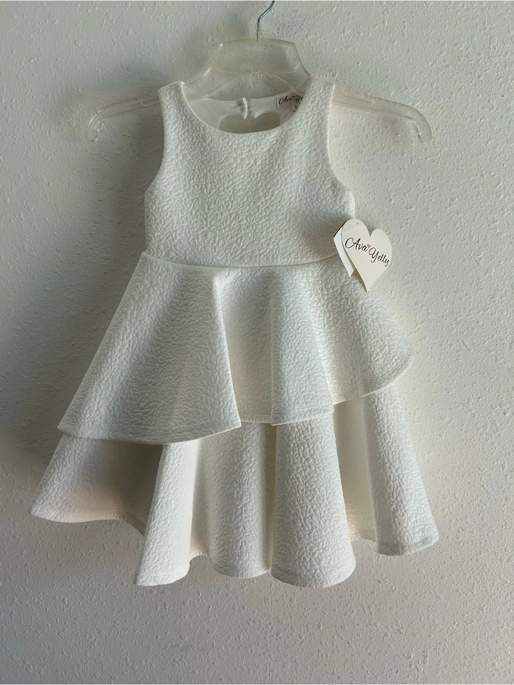 Girls White Party Dress Ava & Yelly Size 5 Sleeveless Heart Detail on Back